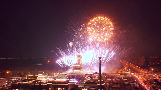 苏州阳澄湖畔华谊兄弟的跨年烟花秀视频下载