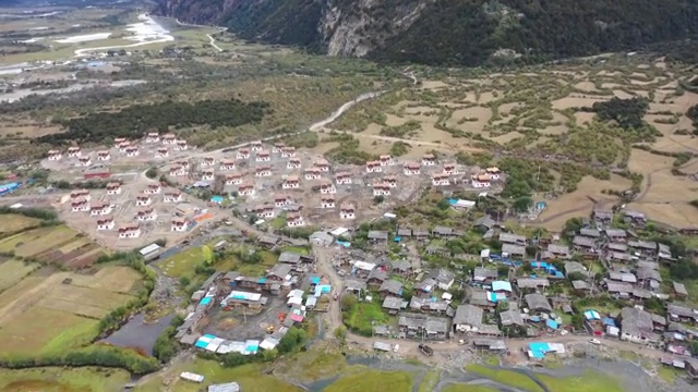 4K航拍中国西藏林芝地区巴松措错高村视频素材