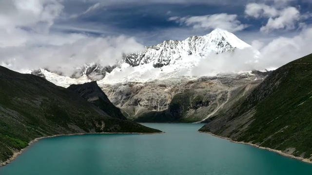 中国西藏山南色乡库拉岗日雪山朱错白玛林湖视频素材