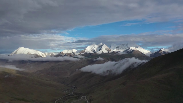 中国西藏山南市洛扎县库拉岗日雪山风光视频下载