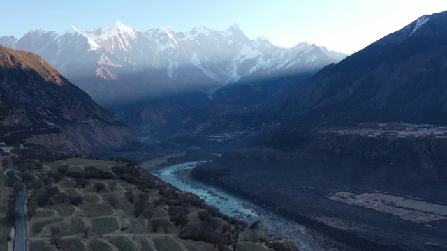 南迦巴瓦峰与雅鲁藏布江大峡谷视频素材