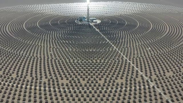 航拍甘肃敦煌光伏电厂太阳能板矩阵电力能源视频购买