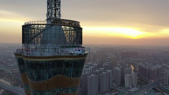 河南郑州地标建筑中原福塔日落时分曙暮光户外航拍视频素材