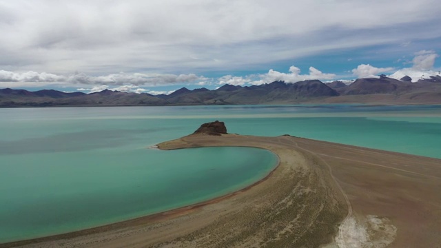 西藏仁青休布错高原湖泊自然风景航拍视频下载