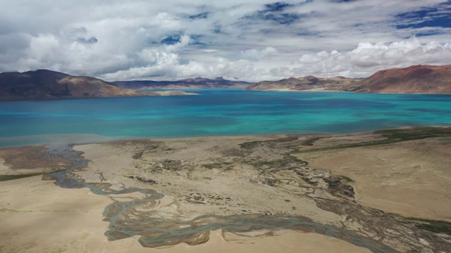 中国西藏日喀则佩枯措湖泊自然风光航拍视频素材
