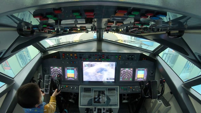 四川科技馆内的航空飞机模拟飞行驾驶视频购买