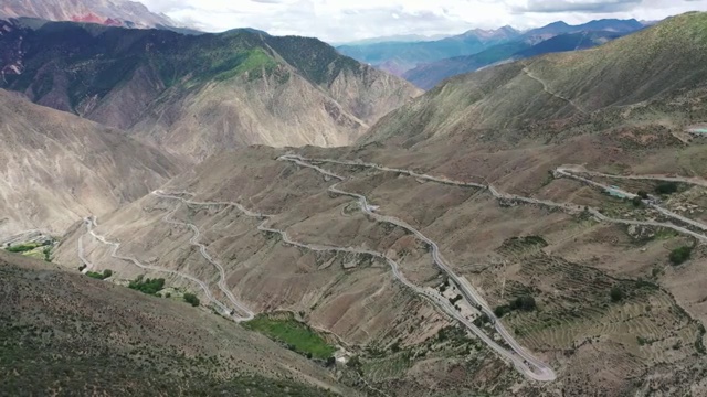西藏川藏线318国道八宿怒江七十二拐公路视频下载