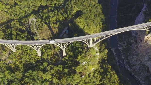 航拍杜德伟卡塔拉大桥视频下载