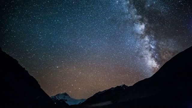 西藏日喀则地区珠峰银河夜景延时视频素材