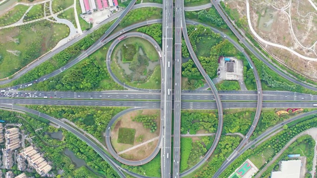 航拍视角下的上海五洲大道杨高北路立交桥俯拍4K高清视频视频素材