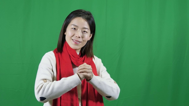 4k高清视频亚洲女士恭贺新年拜年绿幕可抠图视频素材