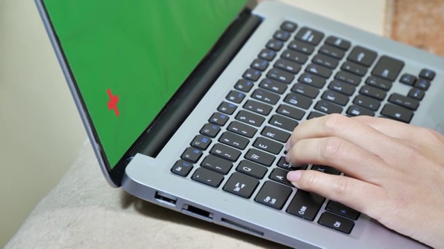 4k高清视频笔记本打字商务工作绿屏可抠屏视频素材