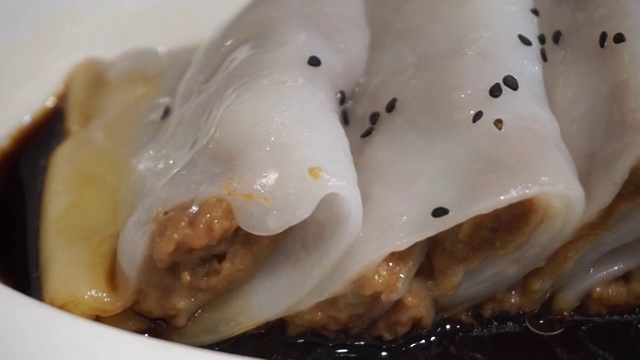 广东美食牛肉肠粉视频素材