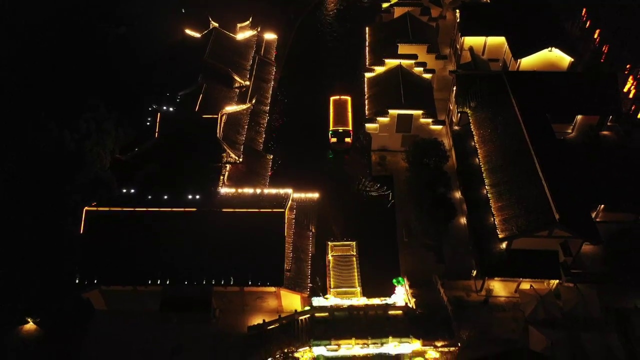 南京白鹭洲公园，水街的夜景视频素材