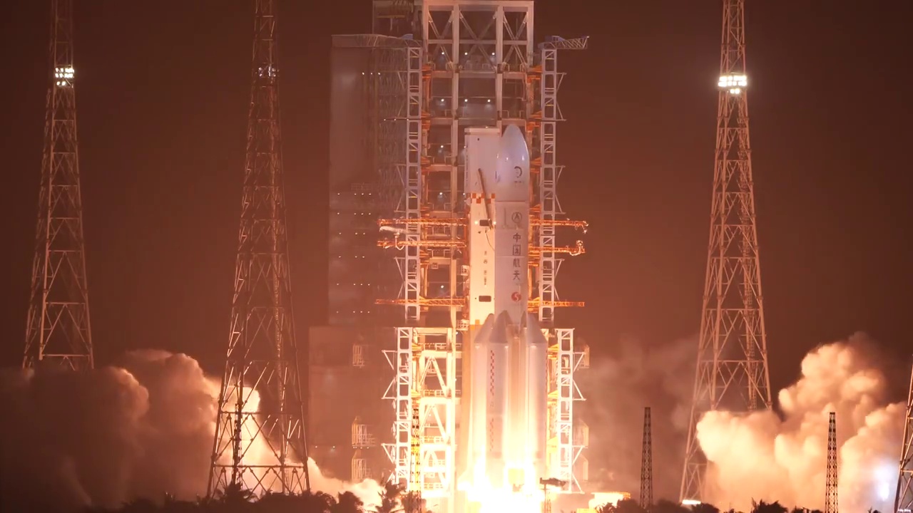 嫦娥五号探测器在海南文昌发射场成功发射视频素材
