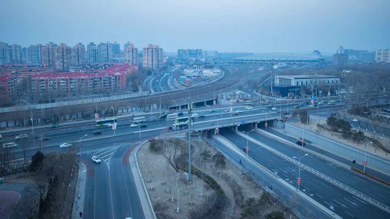 2021年春节前夕北京南站和环路立交桥日转夜视频素材