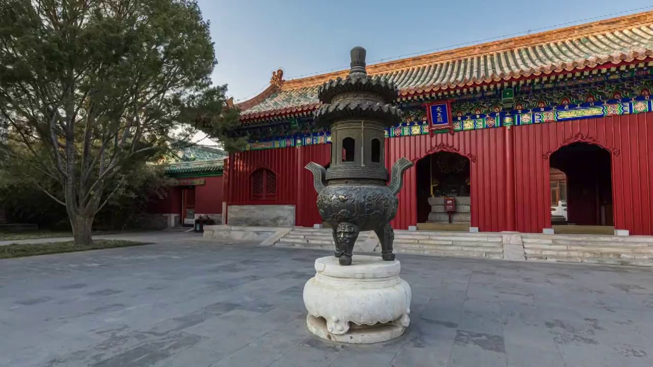北京北海公园香炉人流的4K延时视频视频素材