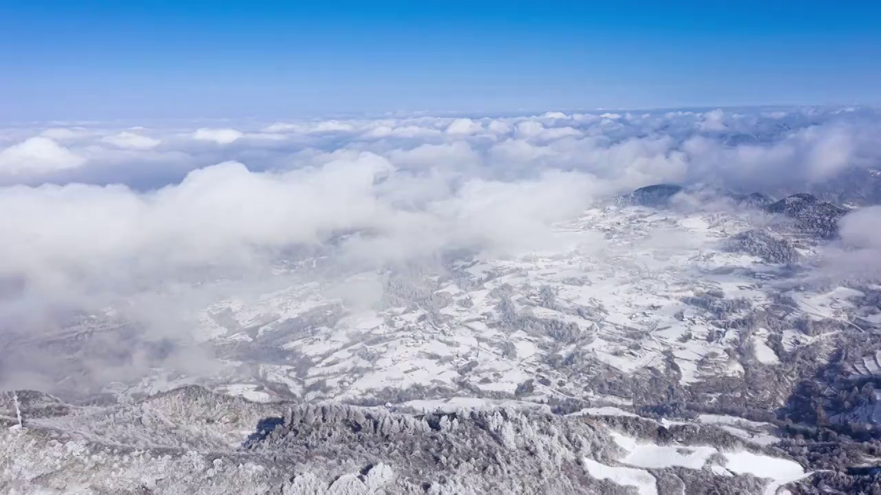 无人机4k航拍雪山云海延时视频素材