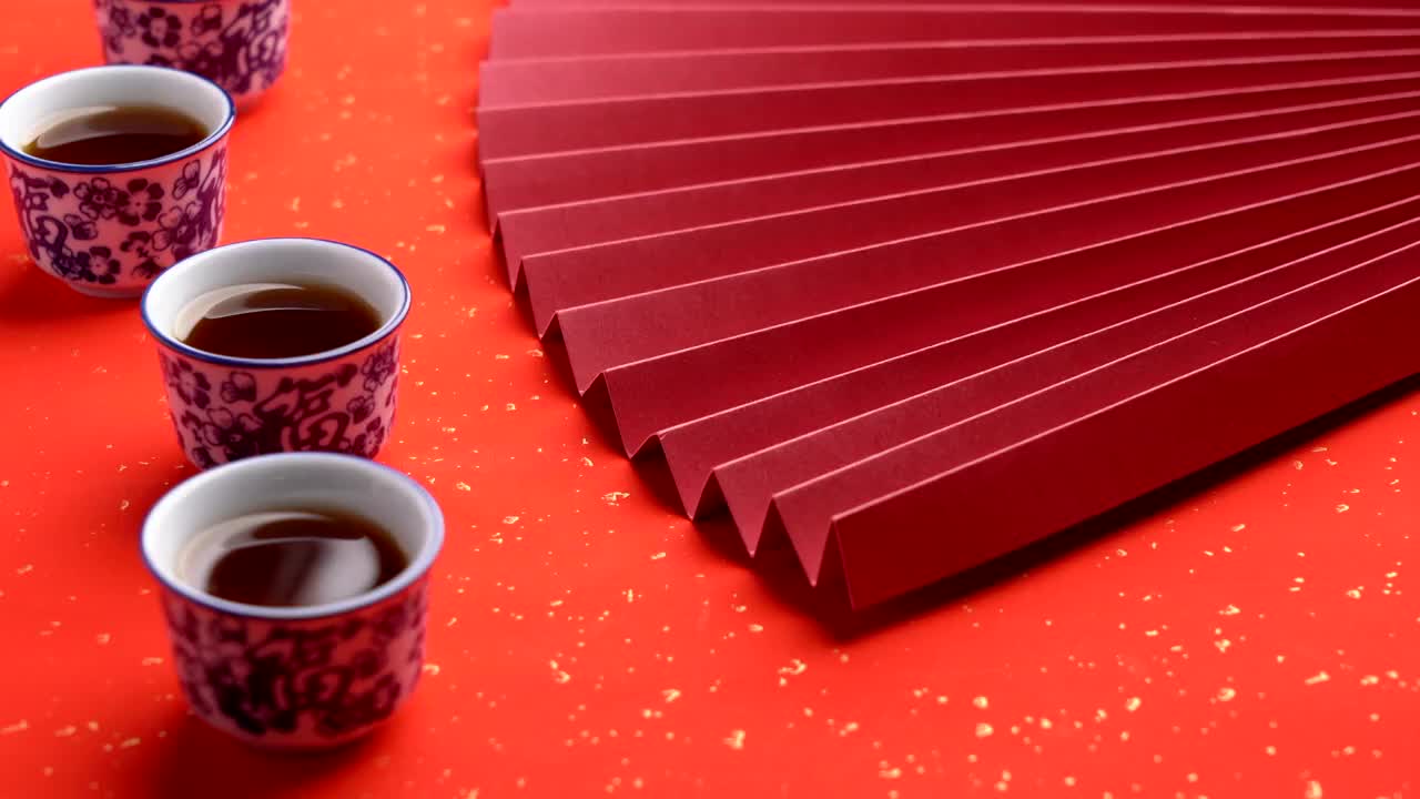 中国传统文化青花瓷茶几上的茶喝喜庆红色福字节日背景视频素材