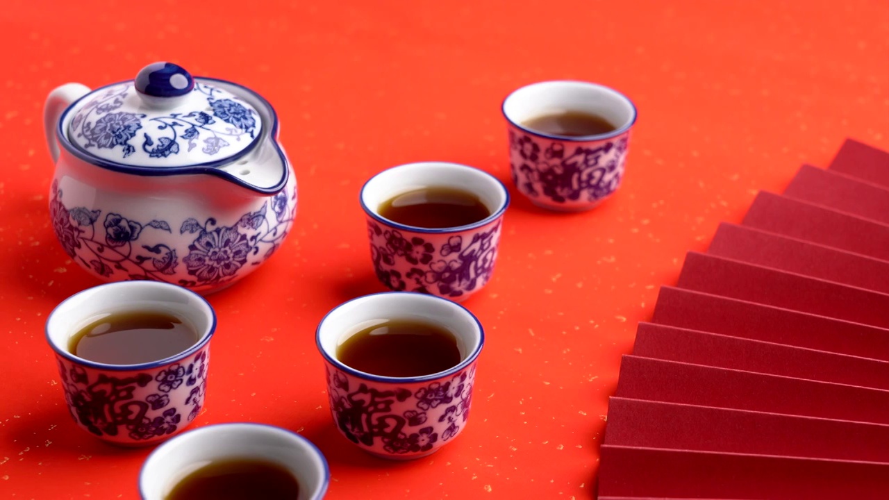 中国传统文化青花瓷茶几上的茶喝喜庆红色福字节日背景视频素材
