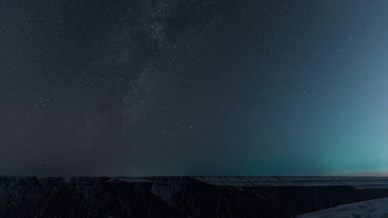 冬季独山子大峡谷的星空银河延时摄影视频素材