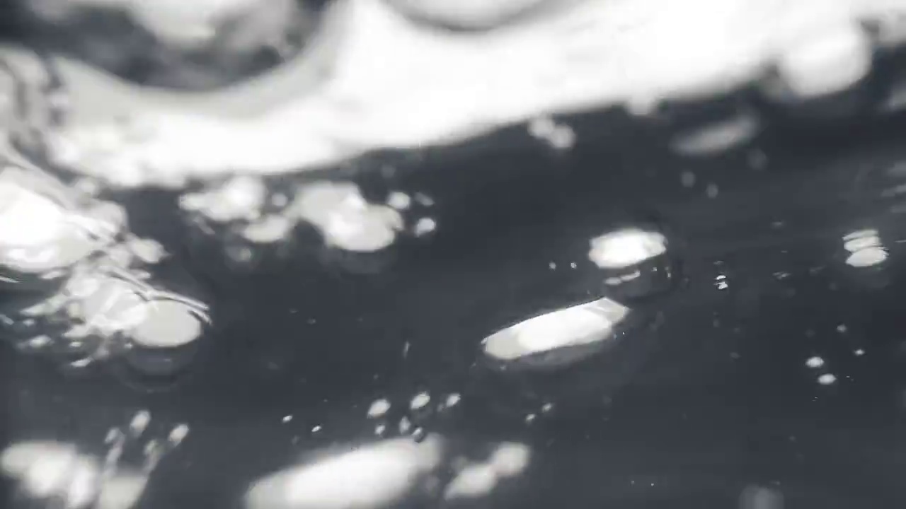 水底拍摄翻滚的水泡慢放视频素材