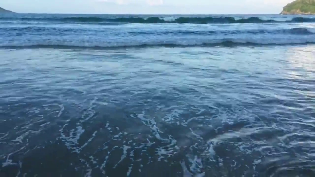 泰国普吉岛卡塔海滩清晨风光视频下载