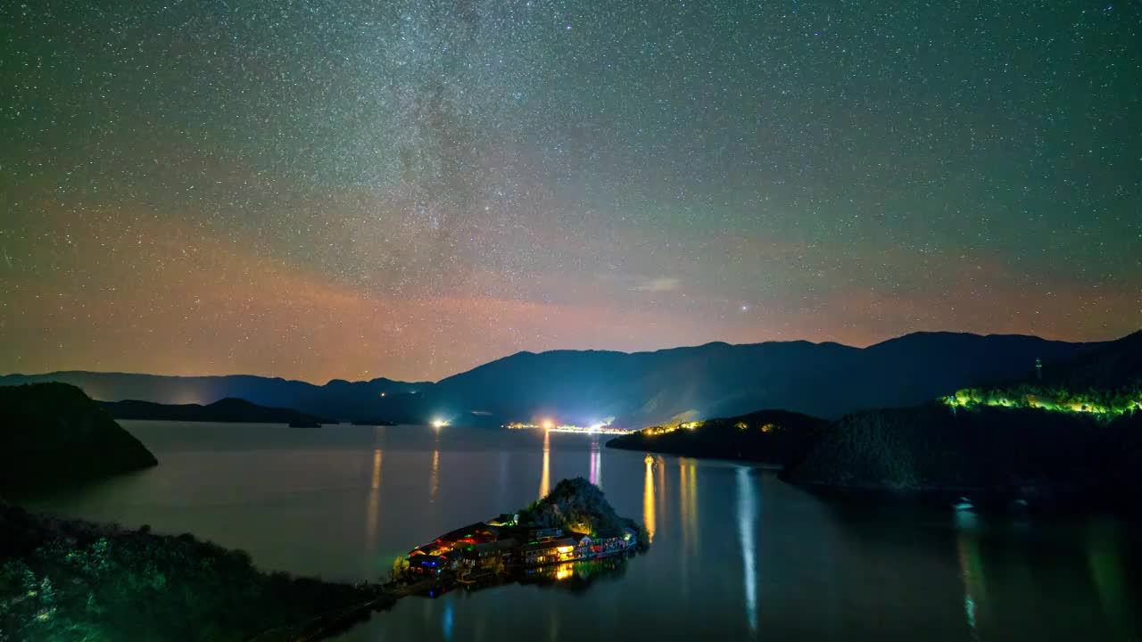 云南泸沽湖流星雨星空视频素材