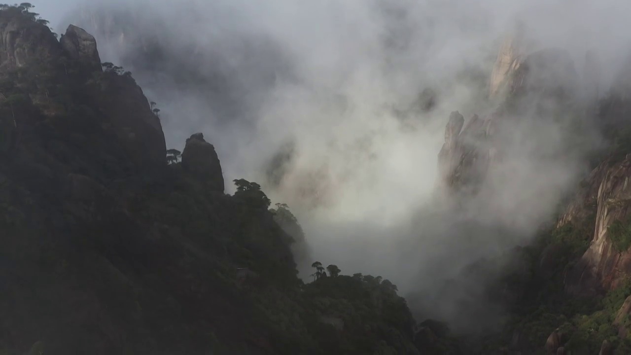 江西上饶：航拍三清山雨后云雾美如仙境视频素材
