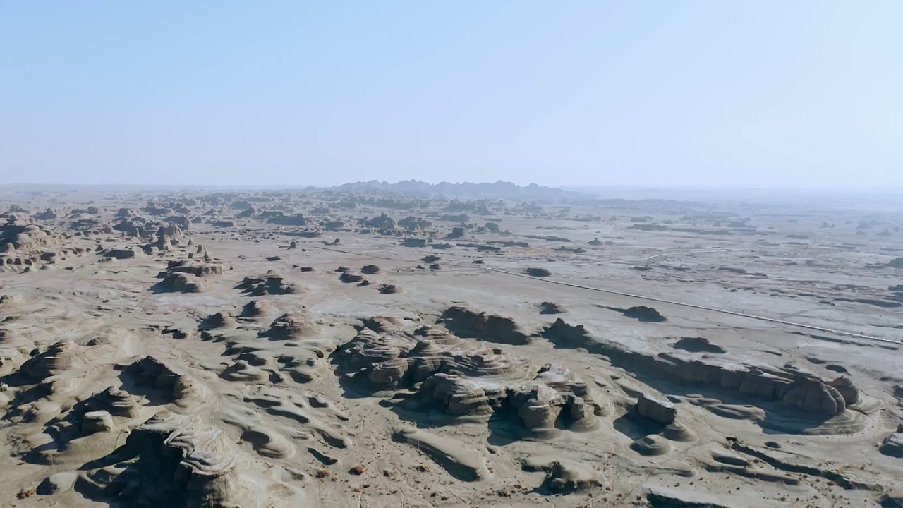 新疆克拉玛依魔鬼城航拍视频素材