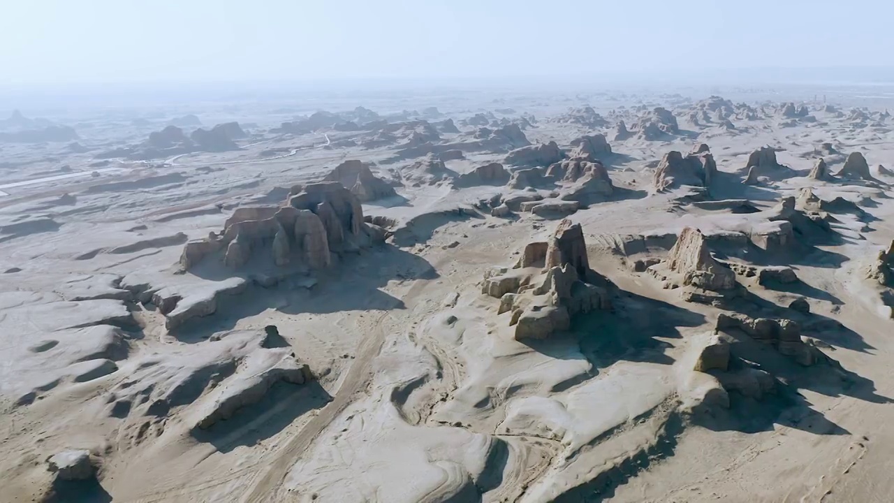 新疆克拉玛依魔鬼城航拍视频素材
