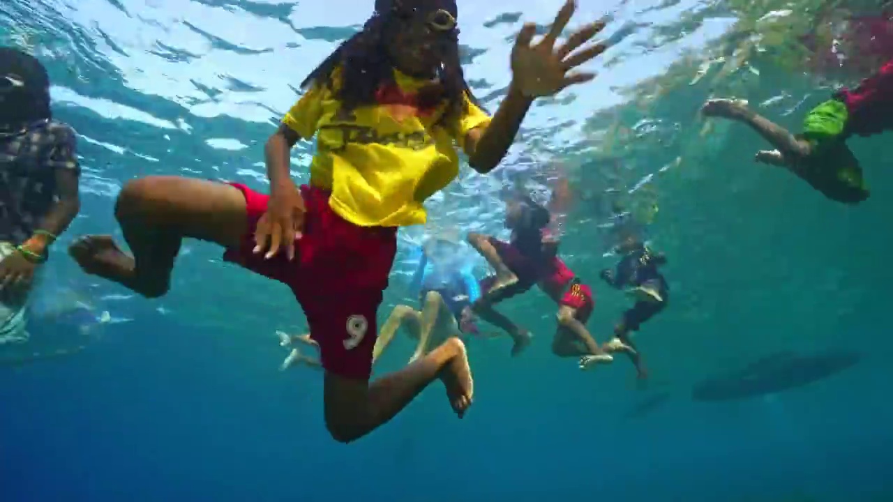 水下摄影印尼土著渔民孩子视频购买