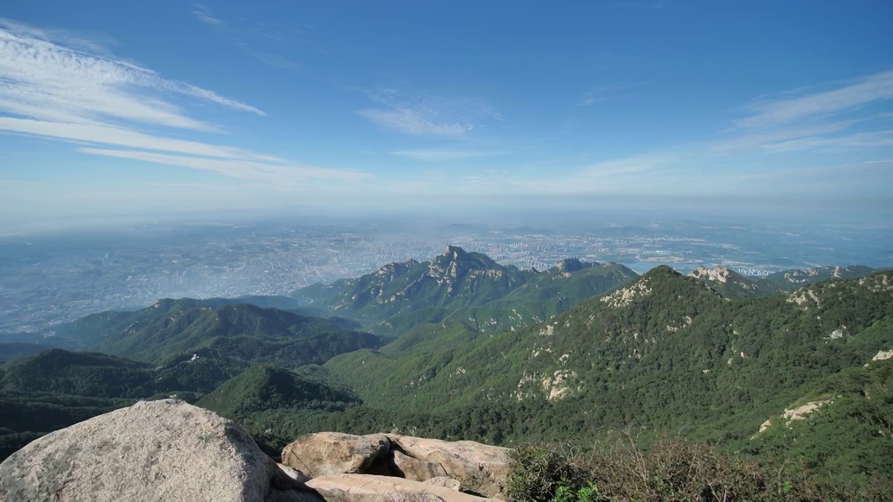 4k高清视频泰山风景区俯瞰泰山景色泰山山脉视频素材