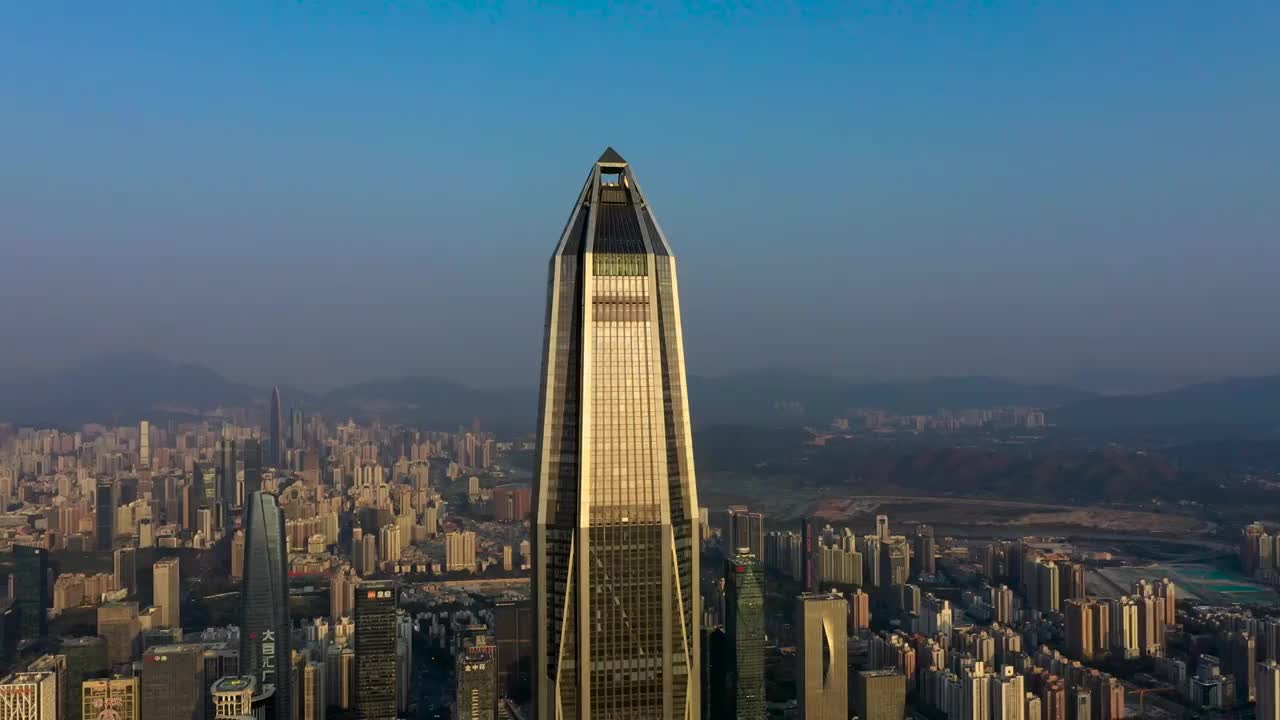 环绕航拍深圳最高建筑平安国际金融中心视频素材