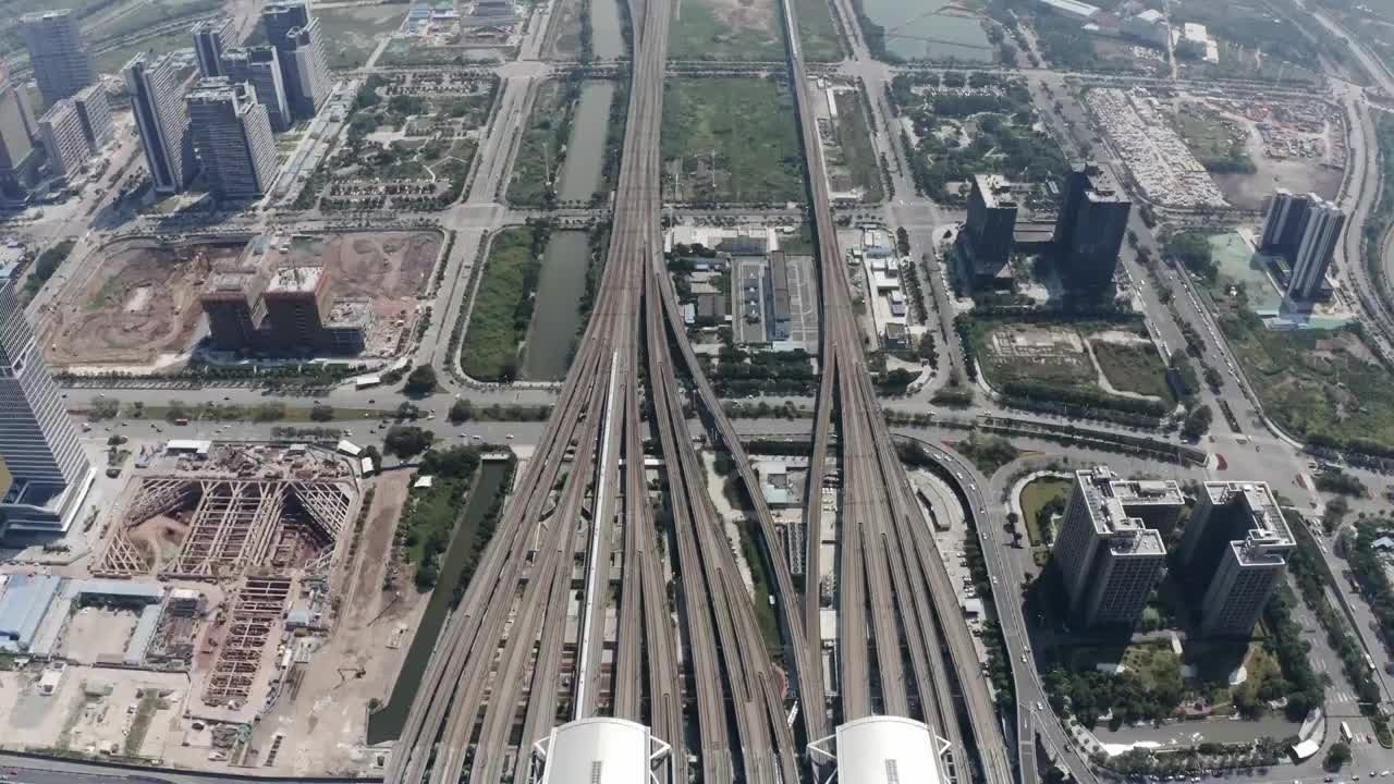 高铁驶出广州南站视频素材