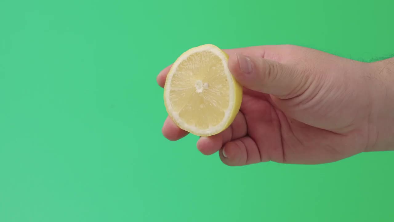 挤压柠檬汁视频下载