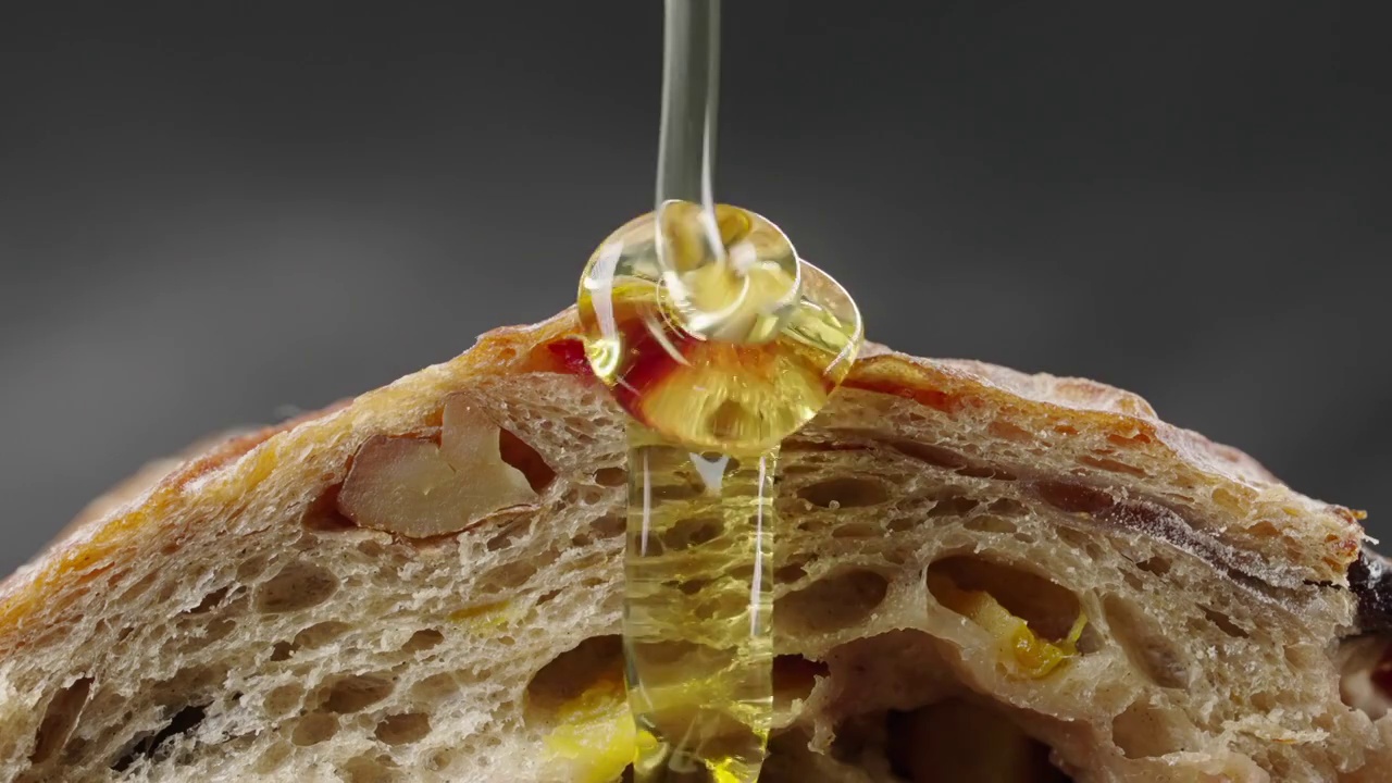 流淌在面包上的蜂蜜视频下载
