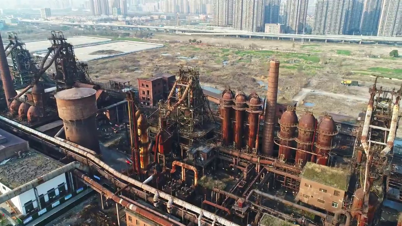 航拍废弃的钢铁厂视频下载