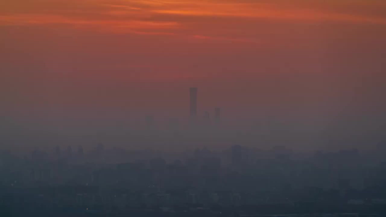 雾霾天的北京日出视频素材
