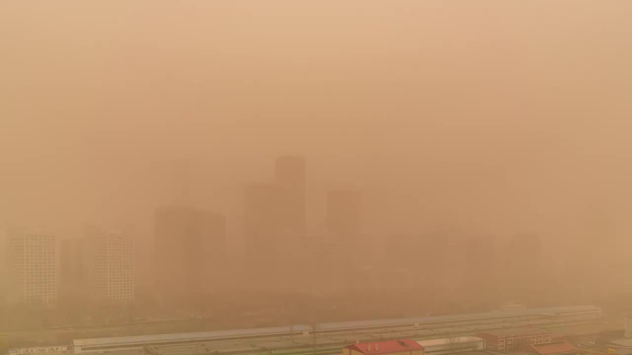 沙尘暴下的北京CBD延时视频素材