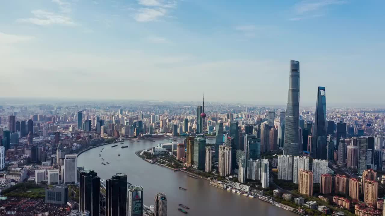 多云天的上海陆家嘴延时航拍视频素材