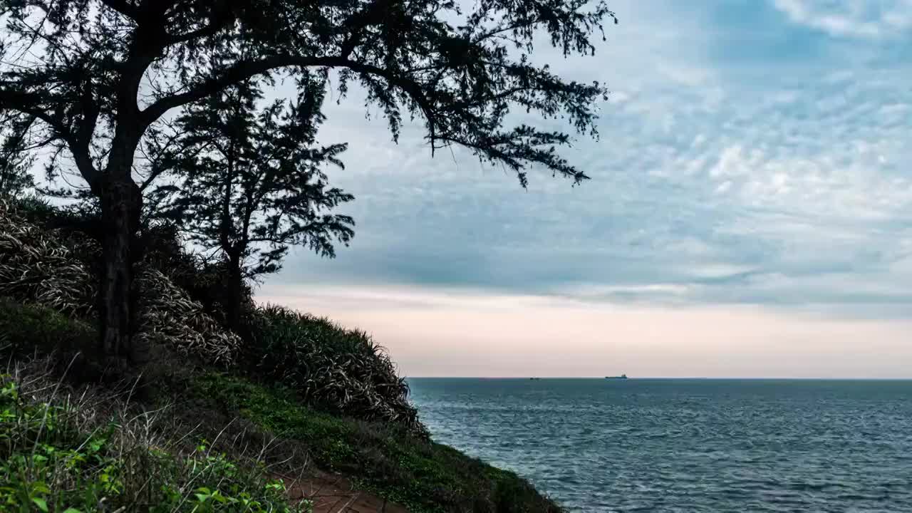 涠洲岛悬崖边的日落视频素材
