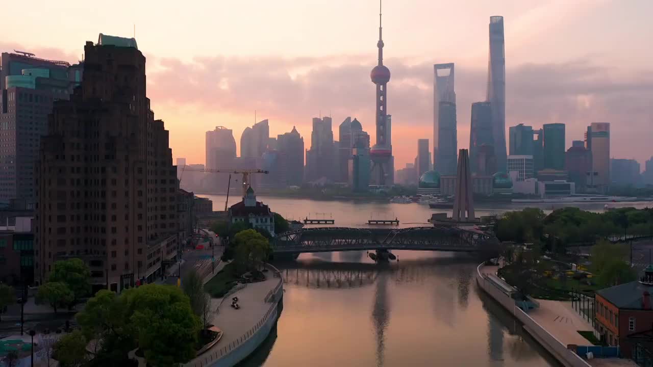 上海外滩城市建筑日出航拍延时视频下载