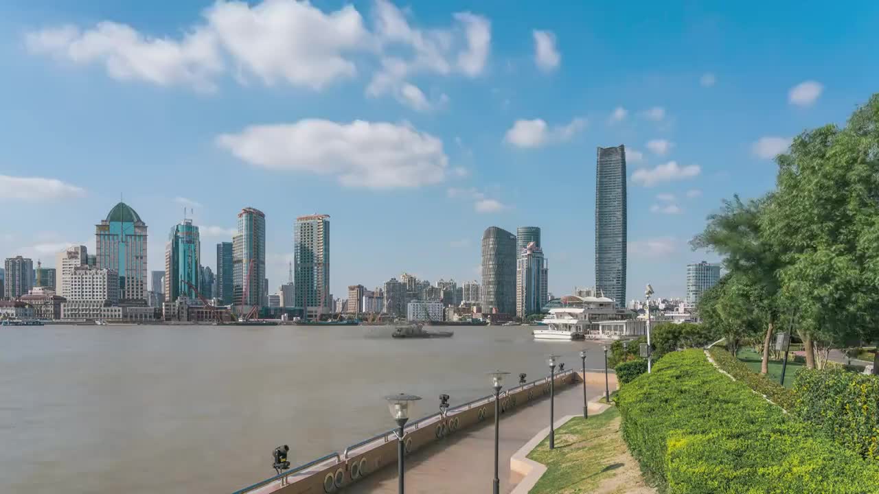 中国上海白玉兰大厦和北外滩风景视频下载