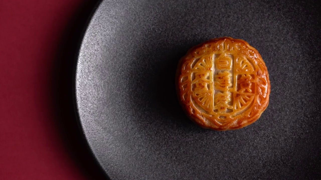 中国红喜庆传统节日中秋节月饼视频素材