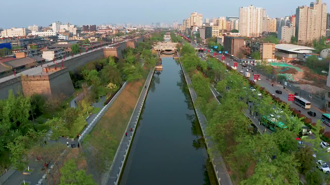 西安城墙护城河4K航拍视频素材