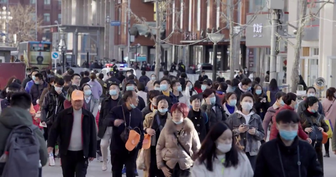 8k实拍2021北京商业街道顾客行人人流视频素材