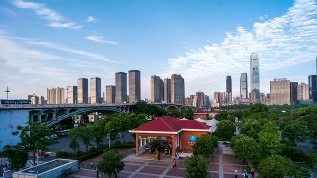 湖南长沙湘江风光带橘子洲公园地铁站城市天际线日转夜延时风光视频素材