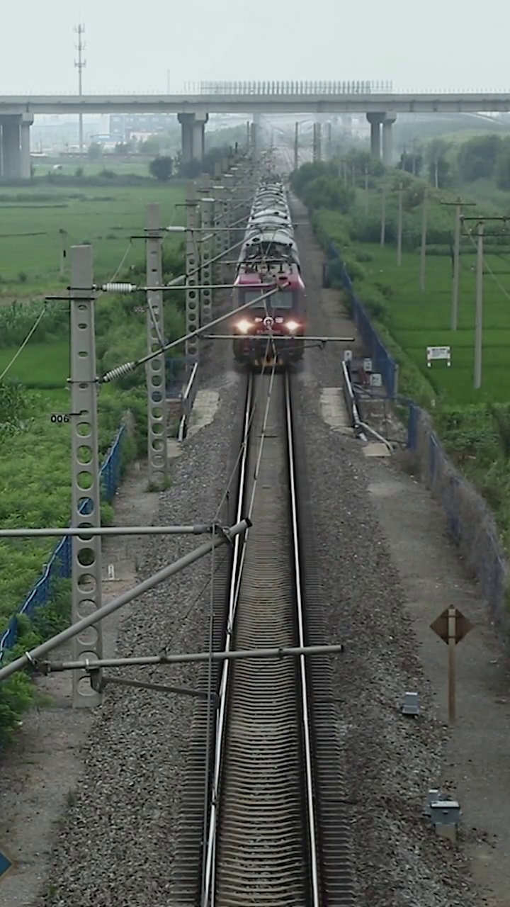 辽宁盘锦的火车与高铁视频下载