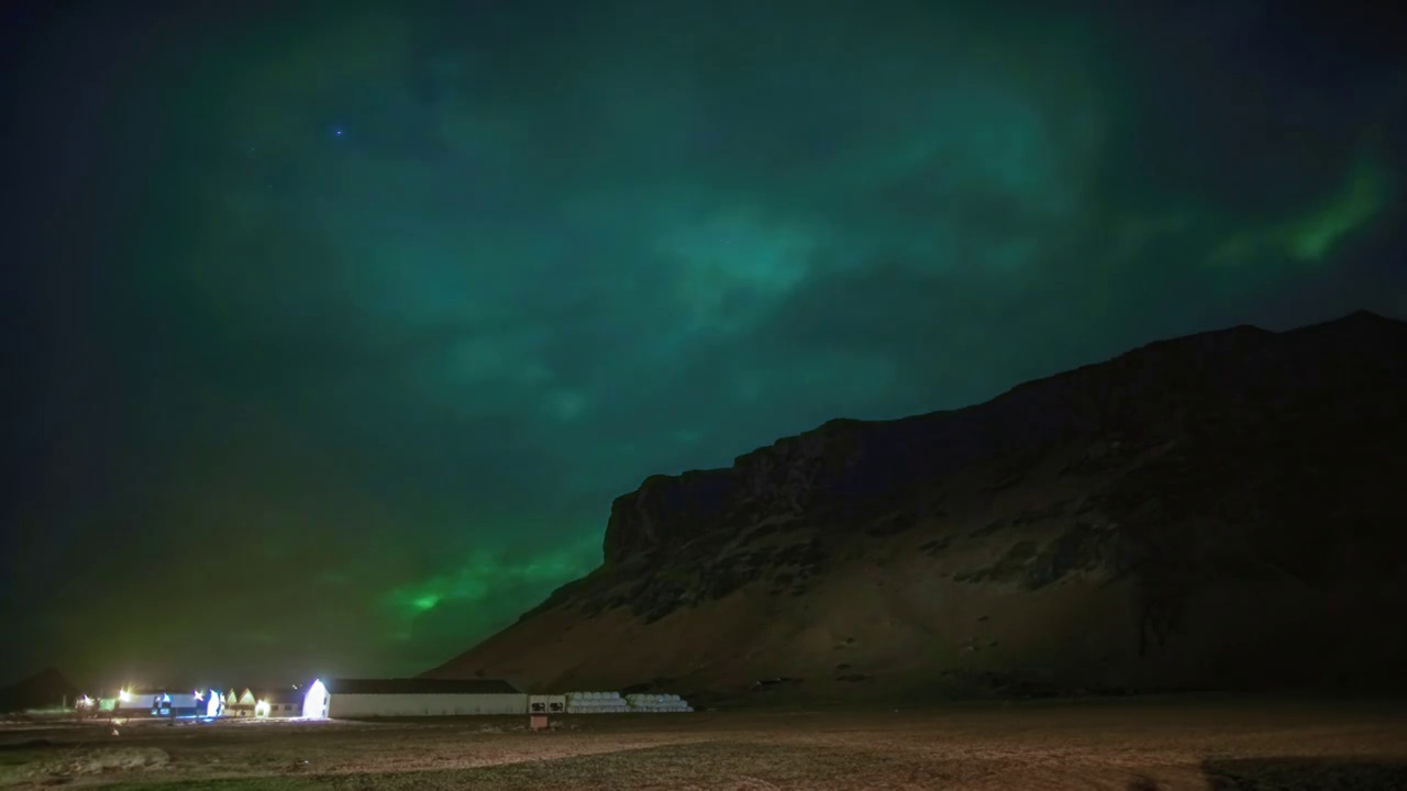 夜幕下的神奇天象北极光视频素材